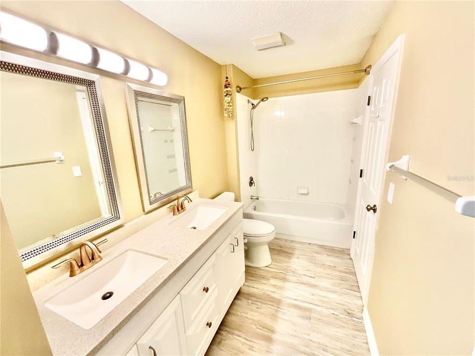 Под контрактом: $1,850 (2 спален, 1 ванн, 1252 Квадратных фут)