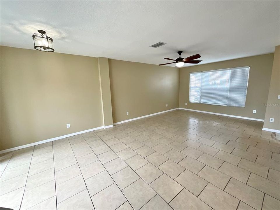 Под контрактом: $1,850 (2 спален, 1 ванн, 1252 Квадратных фут)