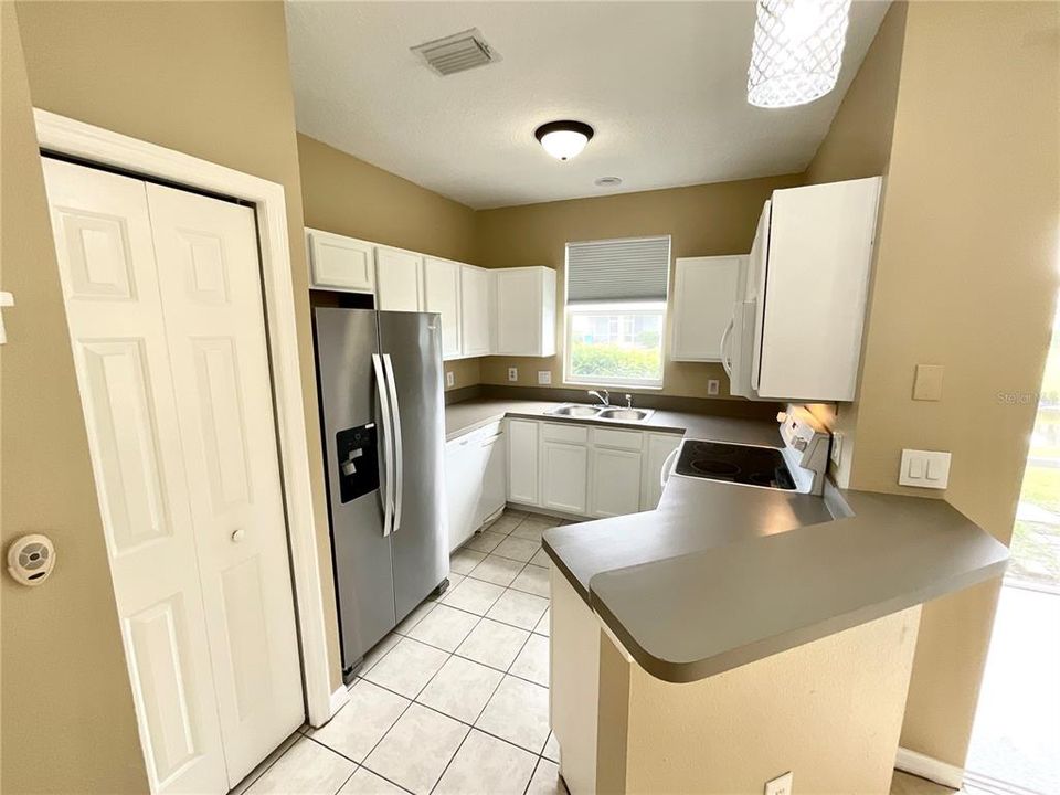 Под контрактом: $1,850 (2 спален, 1 ванн, 1252 Квадратных фут)