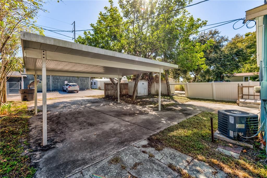 合同活跃: $305,000 (2 贝兹, 1 浴室, 748 平方英尺)