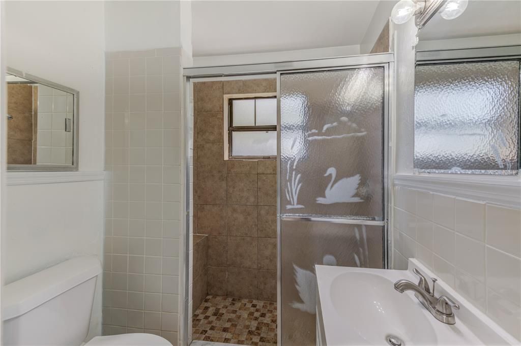 合同活跃: $305,000 (2 贝兹, 1 浴室, 748 平方英尺)