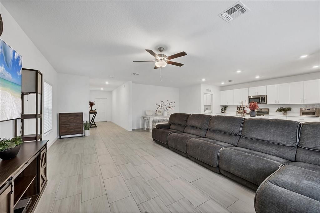 En Venta: $425,000 (5 camas, 2 baños, 2217 Pies cuadrados)