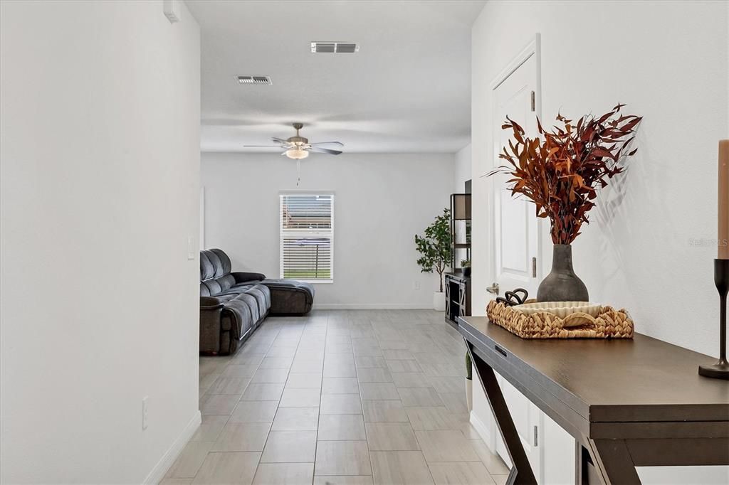 En Venta: $425,000 (5 camas, 2 baños, 2217 Pies cuadrados)