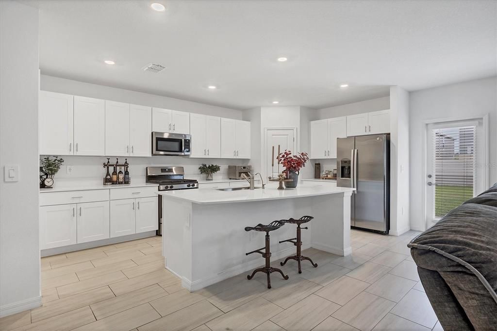 En Venta: $425,000 (5 camas, 2 baños, 2217 Pies cuadrados)