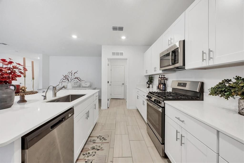 En Venta: $425,000 (5 camas, 2 baños, 2217 Pies cuadrados)