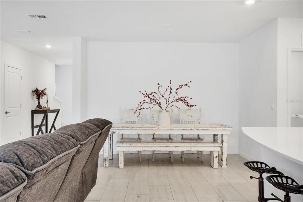 En Venta: $425,000 (5 camas, 2 baños, 2217 Pies cuadrados)