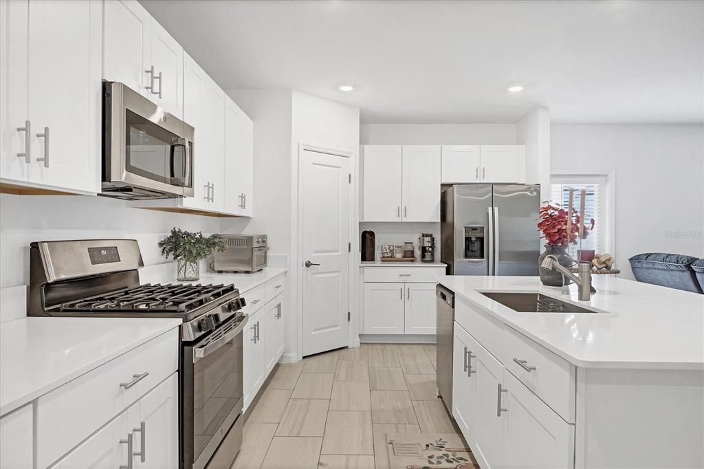 En Venta: $425,000 (5 camas, 2 baños, 2217 Pies cuadrados)