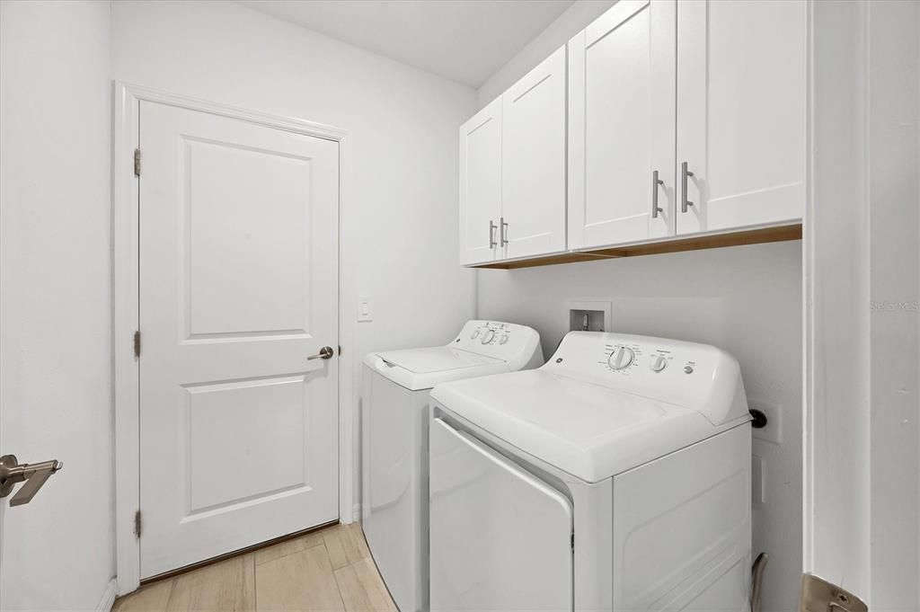 En Venta: $425,000 (5 camas, 2 baños, 2217 Pies cuadrados)