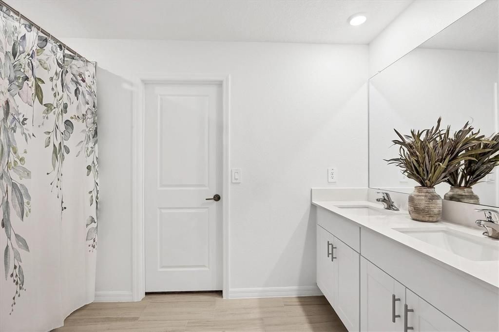 En Venta: $425,000 (5 camas, 2 baños, 2217 Pies cuadrados)