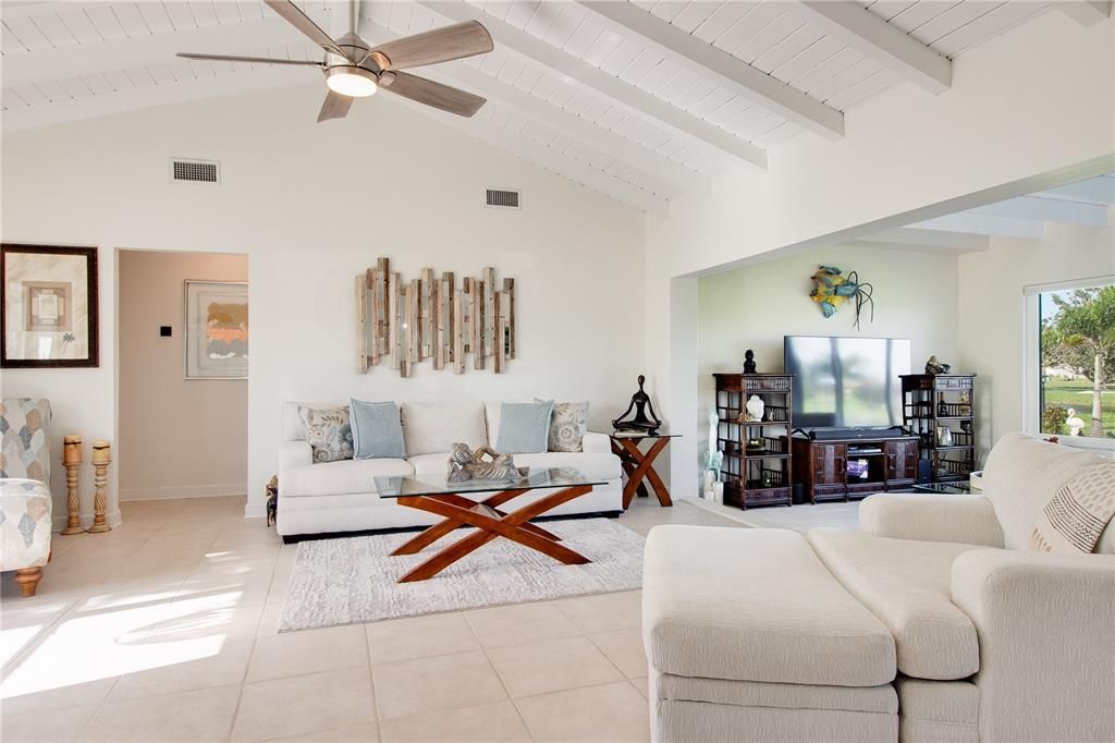 待售: $299,900 (2 贝兹, 2 浴室, 2008 平方英尺)