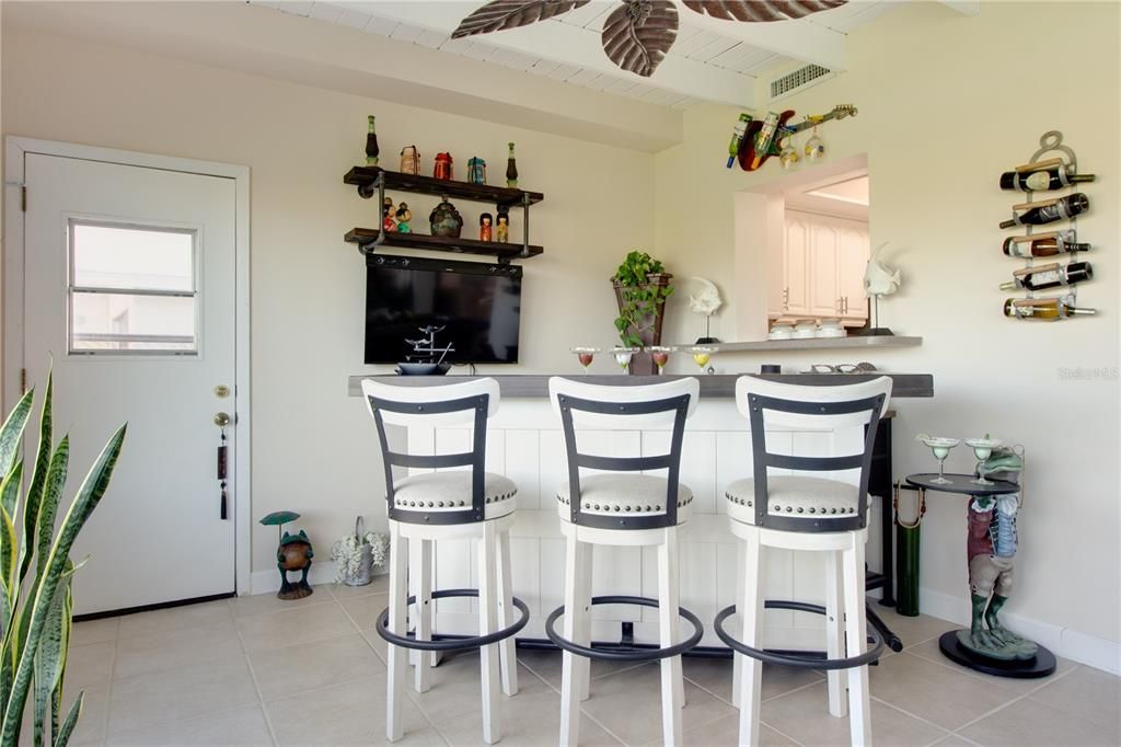 待售: $299,900 (2 贝兹, 2 浴室, 2008 平方英尺)