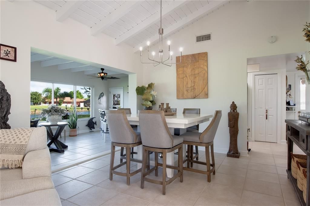 待售: $299,900 (2 贝兹, 2 浴室, 2008 平方英尺)