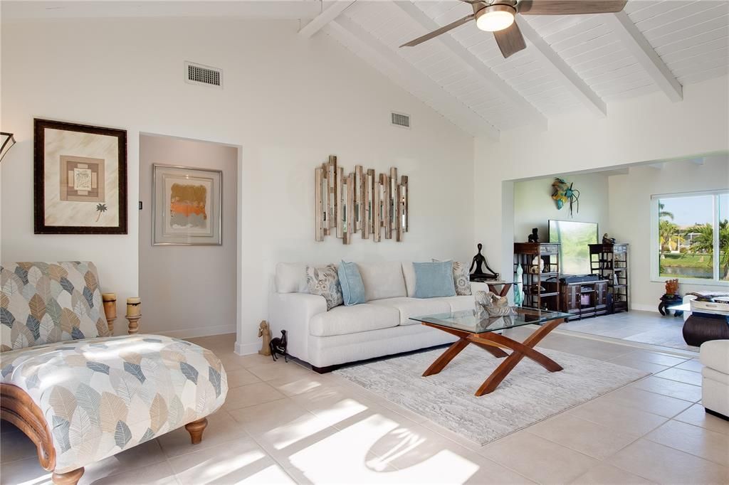 待售: $299,900 (2 贝兹, 2 浴室, 2008 平方英尺)