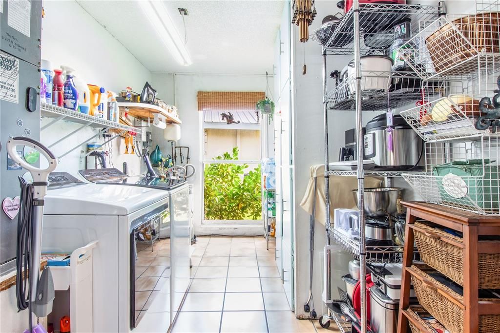 待售: $299,900 (2 贝兹, 2 浴室, 2008 平方英尺)