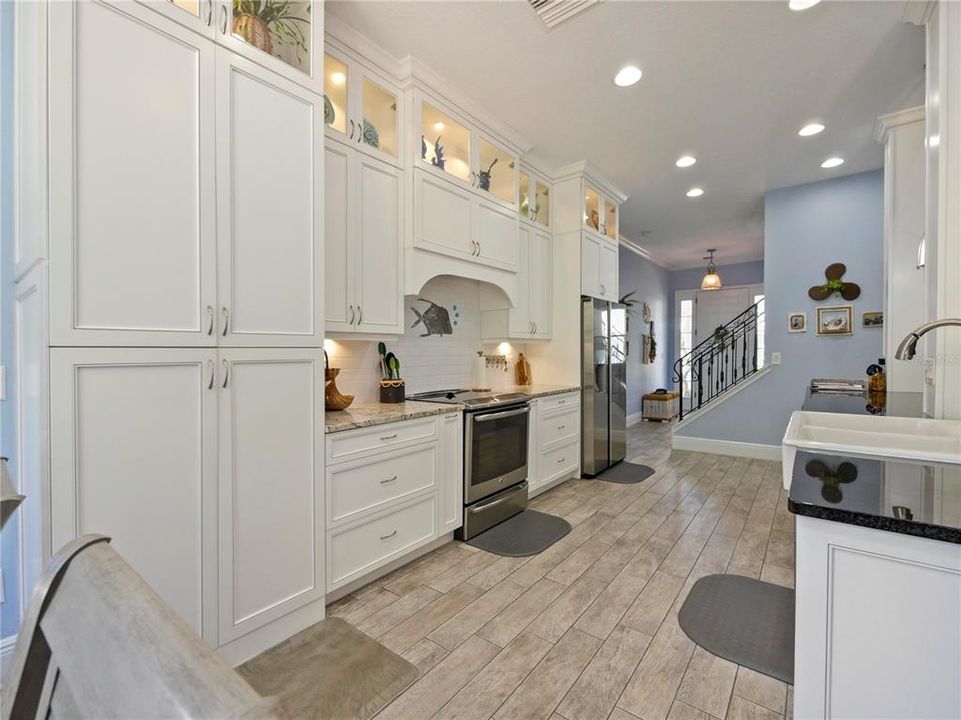 For Sale: $899,000 (4 beds, 2 baths, 2423 Square Feet)