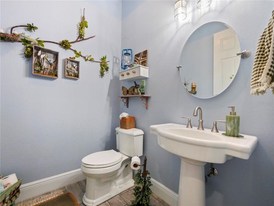 For Sale: $899,000 (4 beds, 2 baths, 2423 Square Feet)