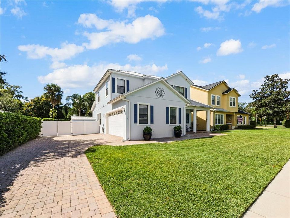 For Sale: $899,000 (4 beds, 2 baths, 2423 Square Feet)