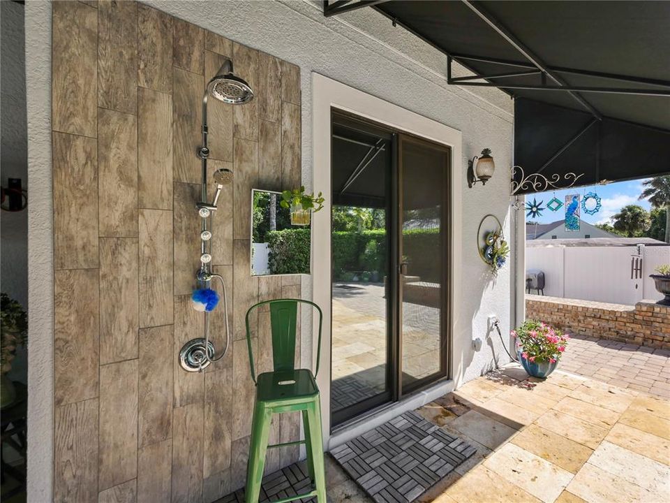 For Sale: $899,000 (4 beds, 2 baths, 2423 Square Feet)