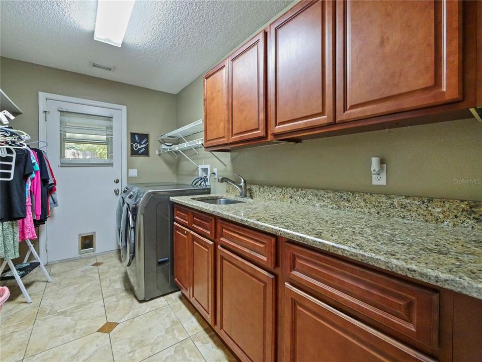 En Venta: $675,000 (4 camas, 3 baños, 2594 Pies cuadrados)