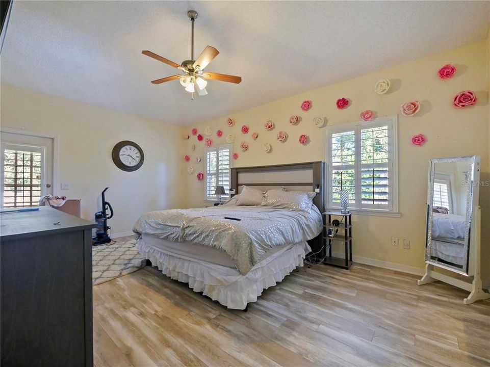 En Venta: $675,000 (4 camas, 3 baños, 2594 Pies cuadrados)