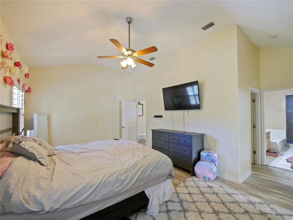 En Venta: $675,000 (4 camas, 3 baños, 2594 Pies cuadrados)