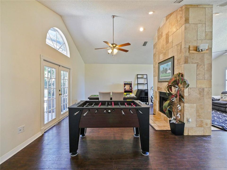 En Venta: $675,000 (4 camas, 3 baños, 2594 Pies cuadrados)