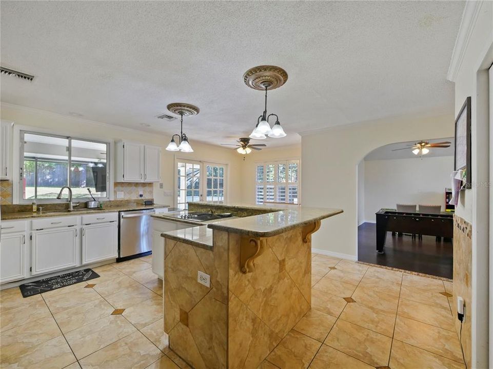 En Venta: $675,000 (4 camas, 3 baños, 2594 Pies cuadrados)