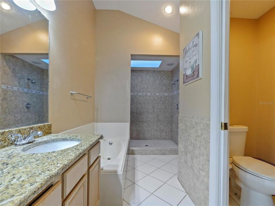 En Venta: $675,000 (4 camas, 3 baños, 2594 Pies cuadrados)