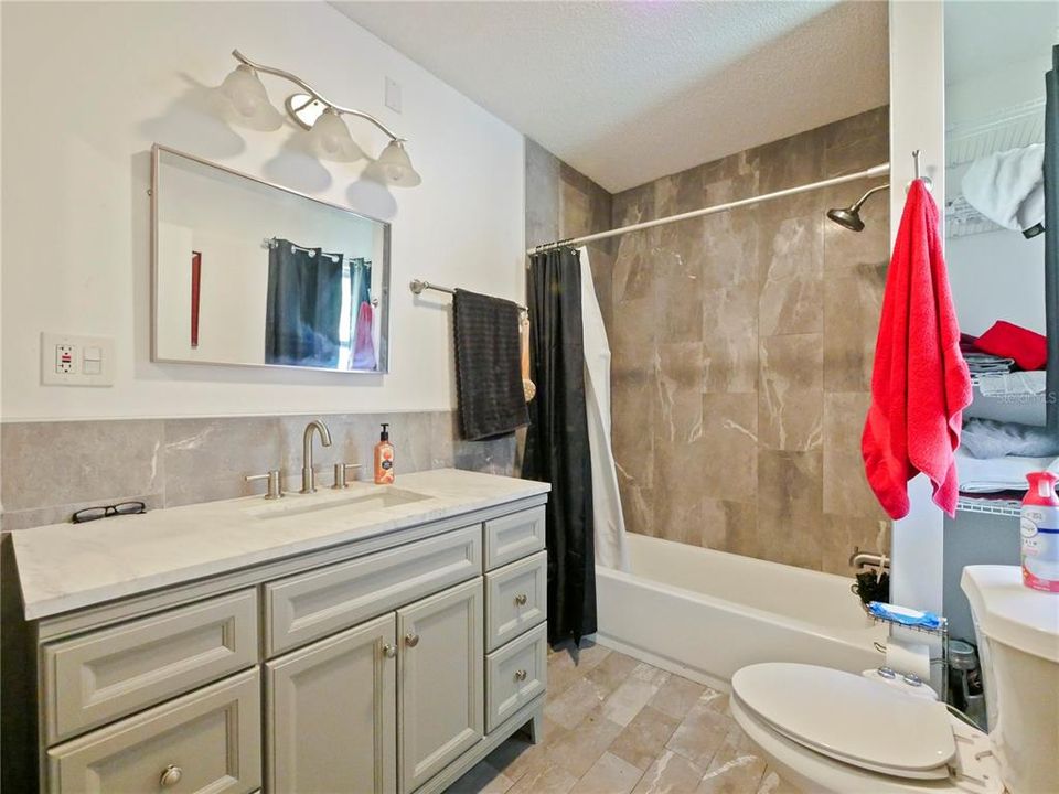 En Venta: $675,000 (4 camas, 3 baños, 2594 Pies cuadrados)