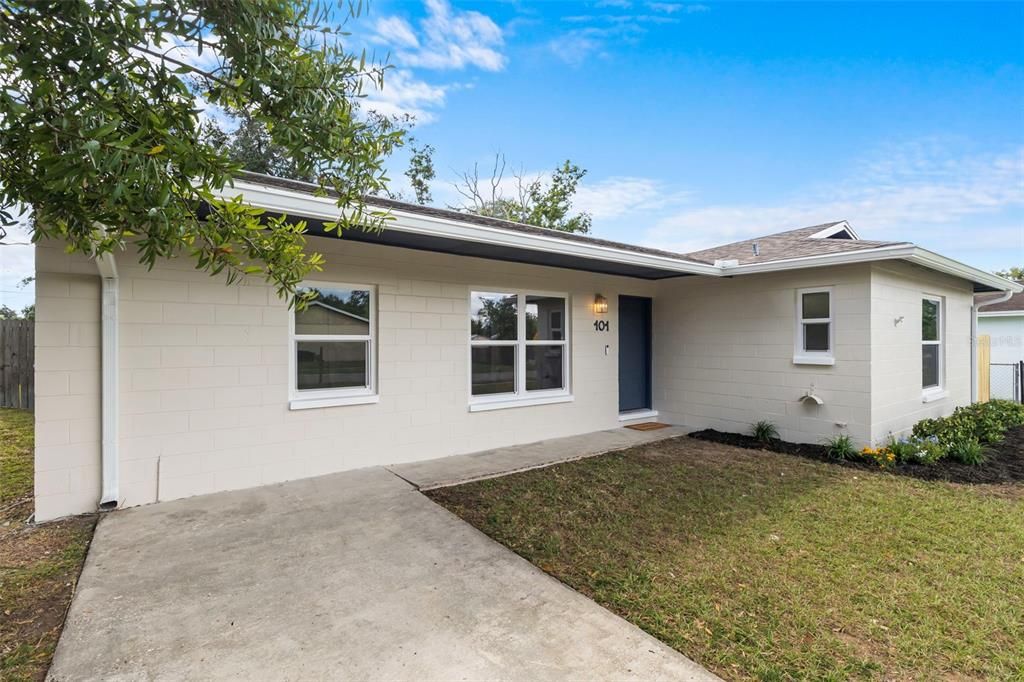 Под контрактом: $369,900 (3 спален, 2 ванн, 1379 Квадратных фут)