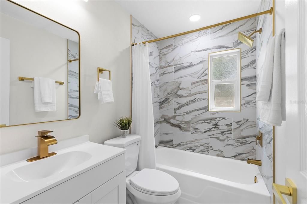 Под контрактом: $369,900 (3 спален, 2 ванн, 1379 Квадратных фут)