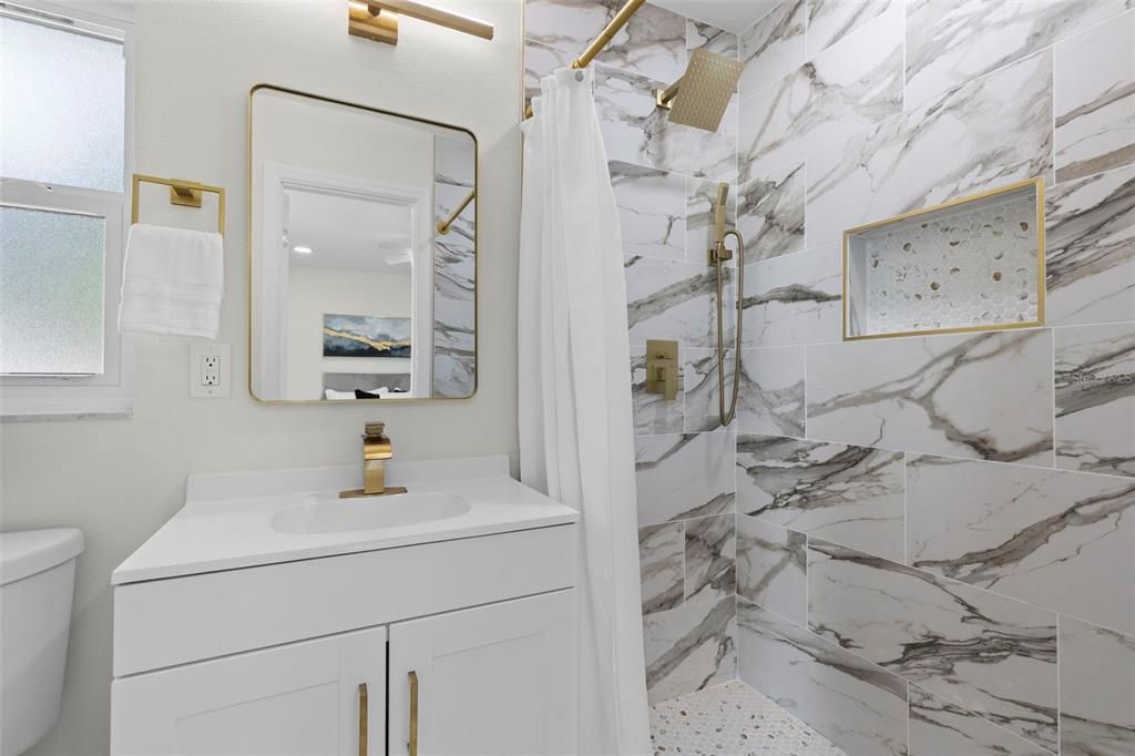 Под контрактом: $369,900 (3 спален, 2 ванн, 1379 Квадратных фут)