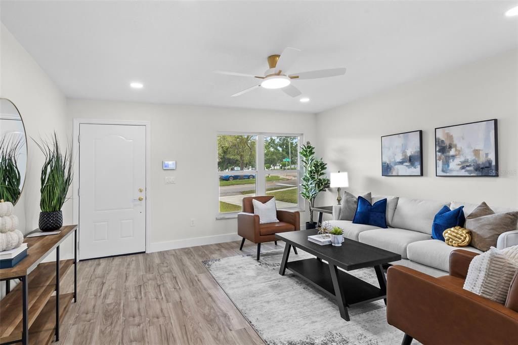 Под контрактом: $369,900 (3 спален, 2 ванн, 1379 Квадратных фут)