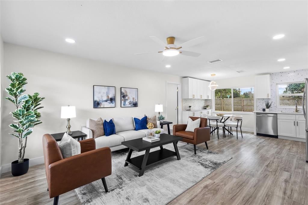 Под контрактом: $369,900 (3 спален, 2 ванн, 1379 Квадратных фут)