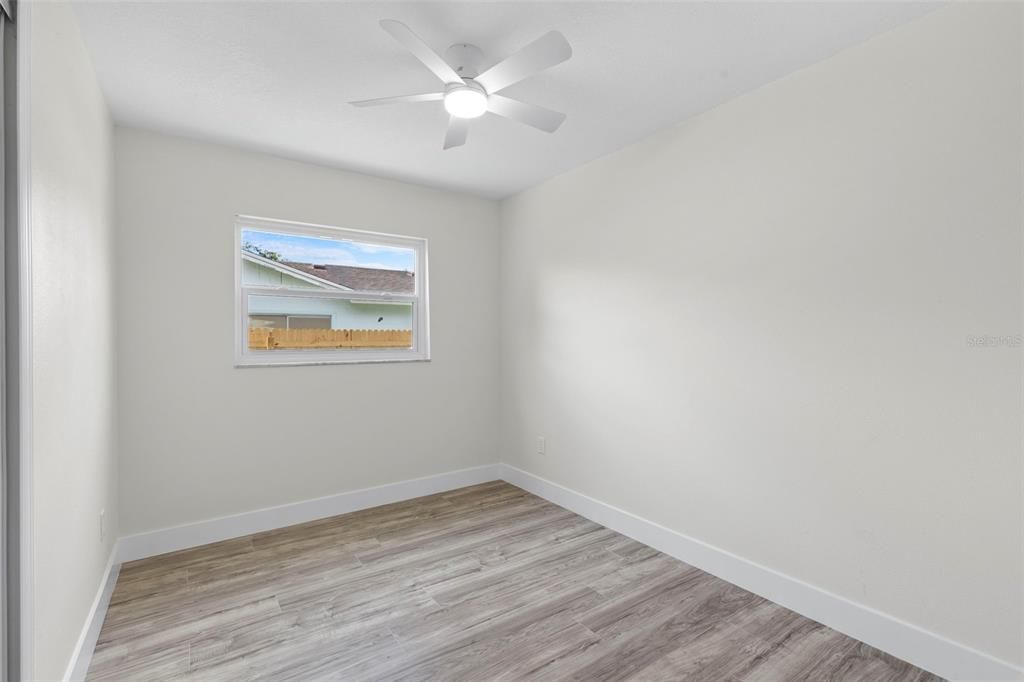 Под контрактом: $369,900 (3 спален, 2 ванн, 1379 Квадратных фут)