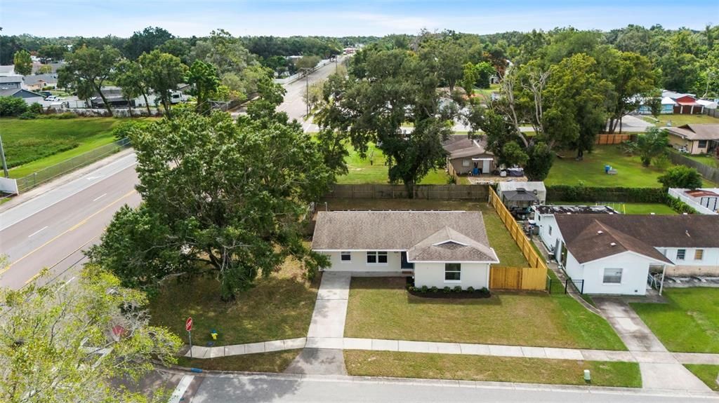 Под контрактом: $369,900 (3 спален, 2 ванн, 1379 Квадратных фут)