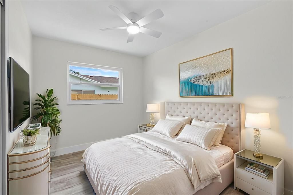 Под контрактом: $369,900 (3 спален, 2 ванн, 1379 Квадратных фут)