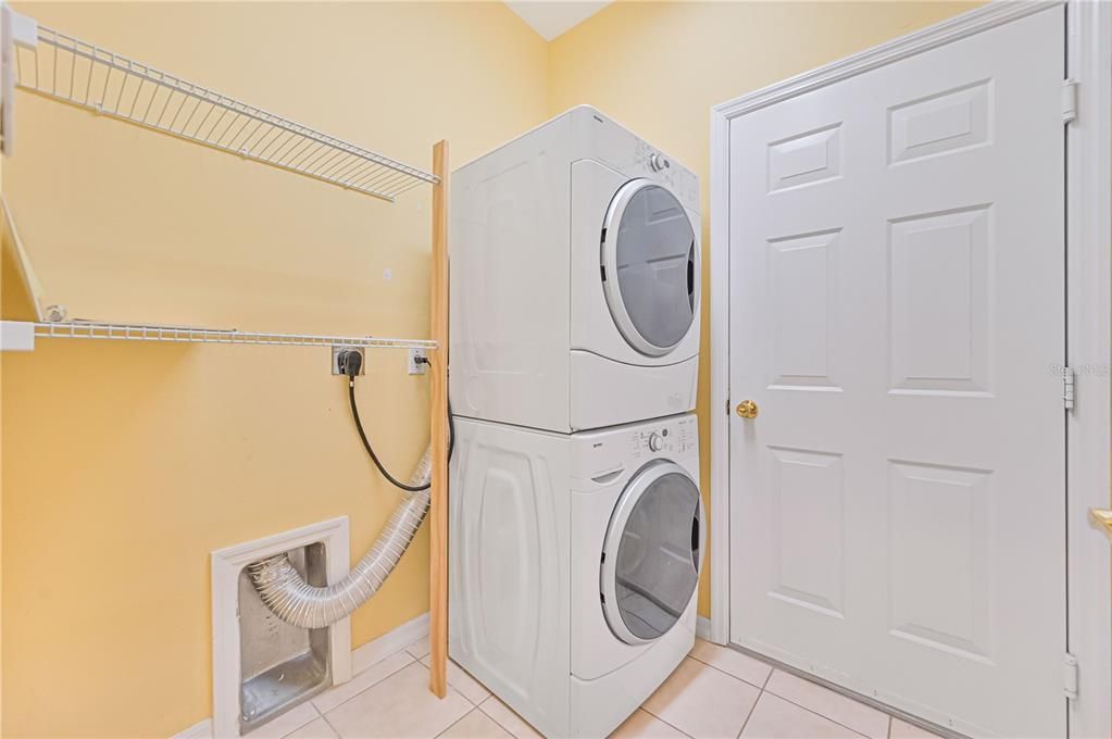 For Sale: $359,995 (3 beds, 2 baths, 1979 Square Feet)