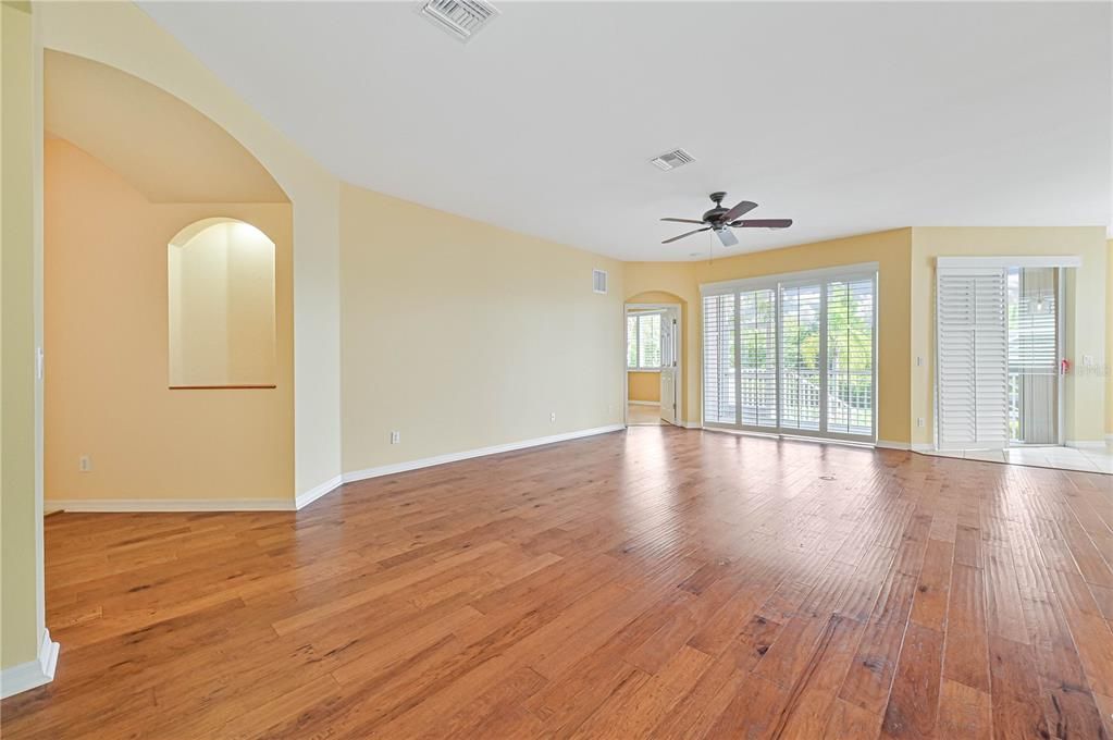 For Sale: $359,995 (3 beds, 2 baths, 1979 Square Feet)