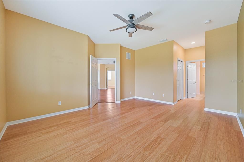 For Sale: $359,995 (3 beds, 2 baths, 1979 Square Feet)