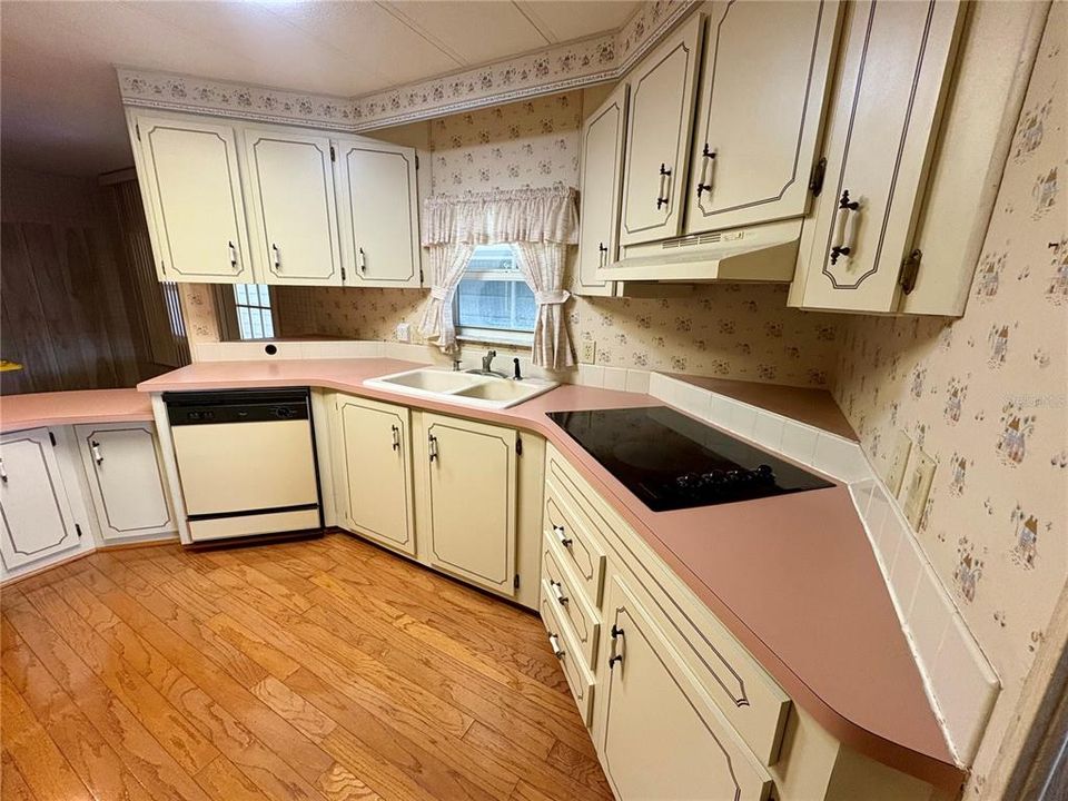 Active With Contract: $116,000 (2 beds, 2 baths, 1152 Square Feet)