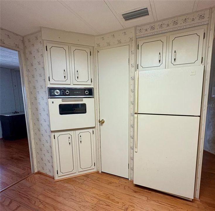 Active With Contract: $116,000 (2 beds, 2 baths, 1152 Square Feet)