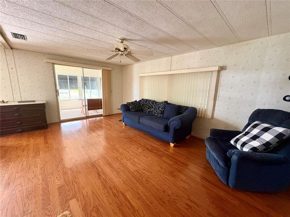 Active With Contract: $116,000 (2 beds, 2 baths, 1152 Square Feet)