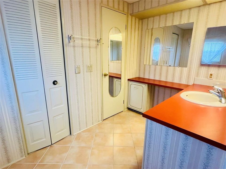 Active With Contract: $116,000 (2 beds, 2 baths, 1152 Square Feet)