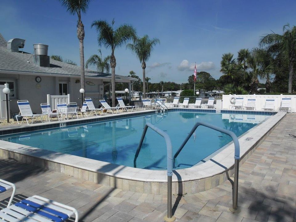 Active With Contract: $116,000 (2 beds, 2 baths, 1152 Square Feet)