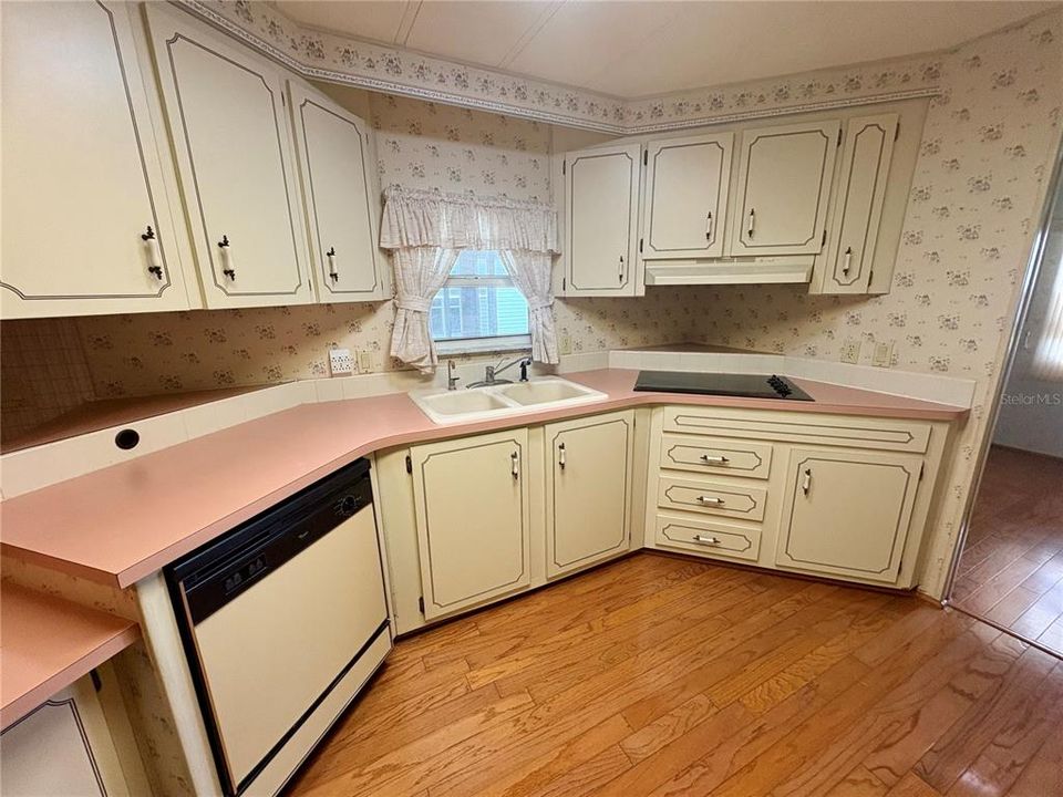 Active With Contract: $116,000 (2 beds, 2 baths, 1152 Square Feet)