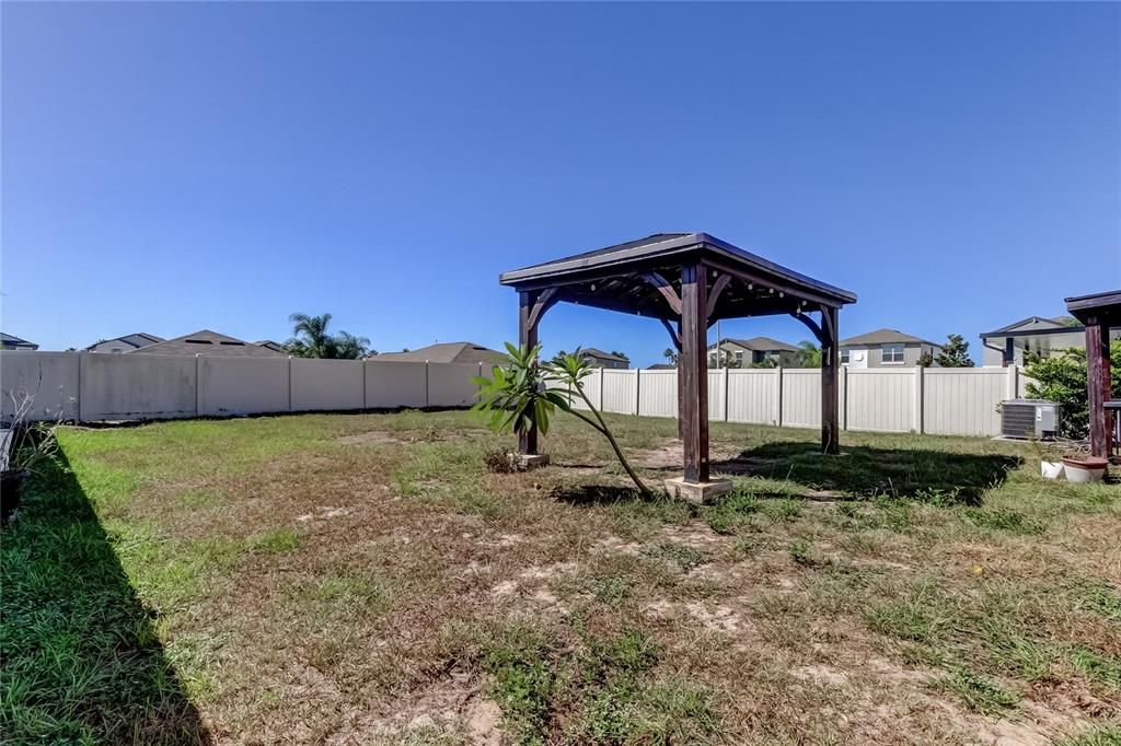 待售: $375,000 (4 贝兹, 2 浴室, 2584 平方英尺)