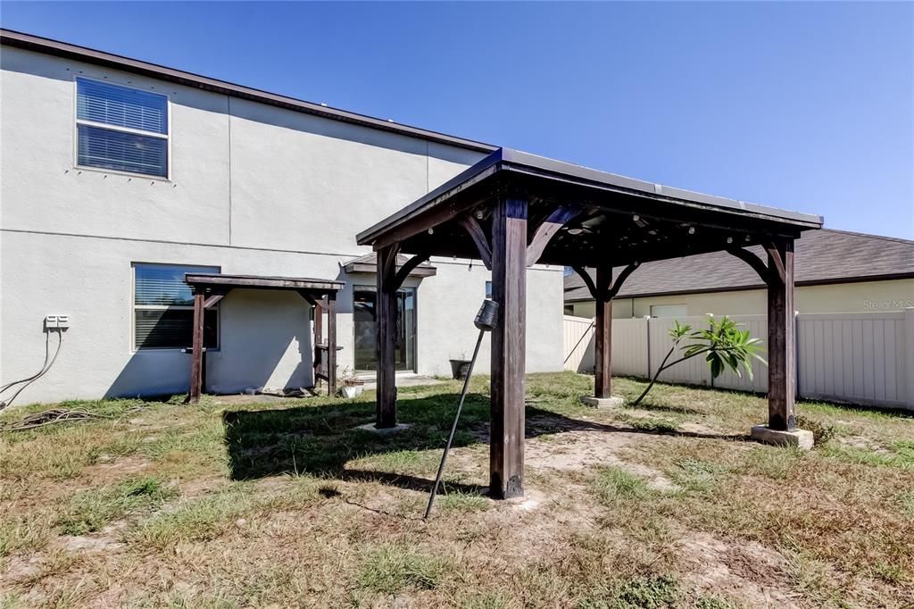 待售: $375,000 (4 贝兹, 2 浴室, 2584 平方英尺)