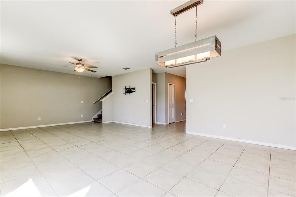 待售: $375,000 (4 贝兹, 2 浴室, 2584 平方英尺)