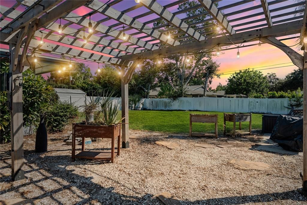 Active With Contract: $320,000 (3 beds, 2 baths, 1586 Square Feet)